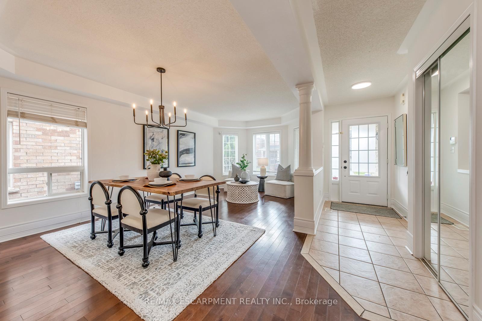 Photo 4 of 5811 Page Crescent, Burlington, Orchard — HOMEH
