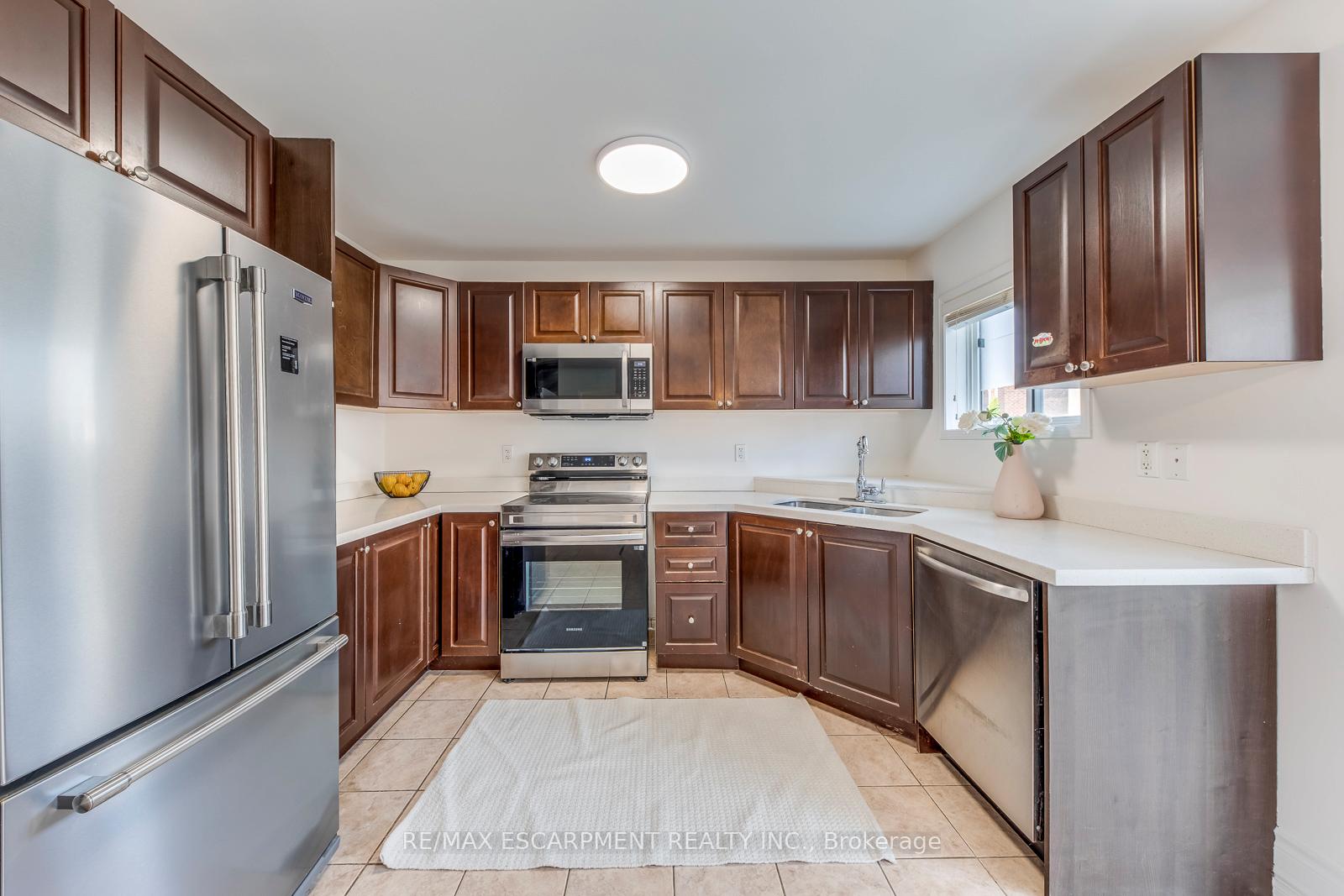 Photo 23 of 5811 Page Crescent, Burlington, Orchard — HOMEH