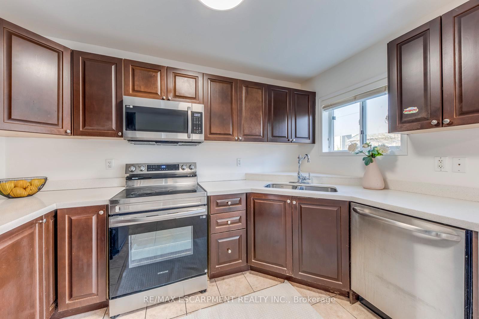 Photo 24 of 5811 Page Crescent, Burlington, Orchard — HOMEH