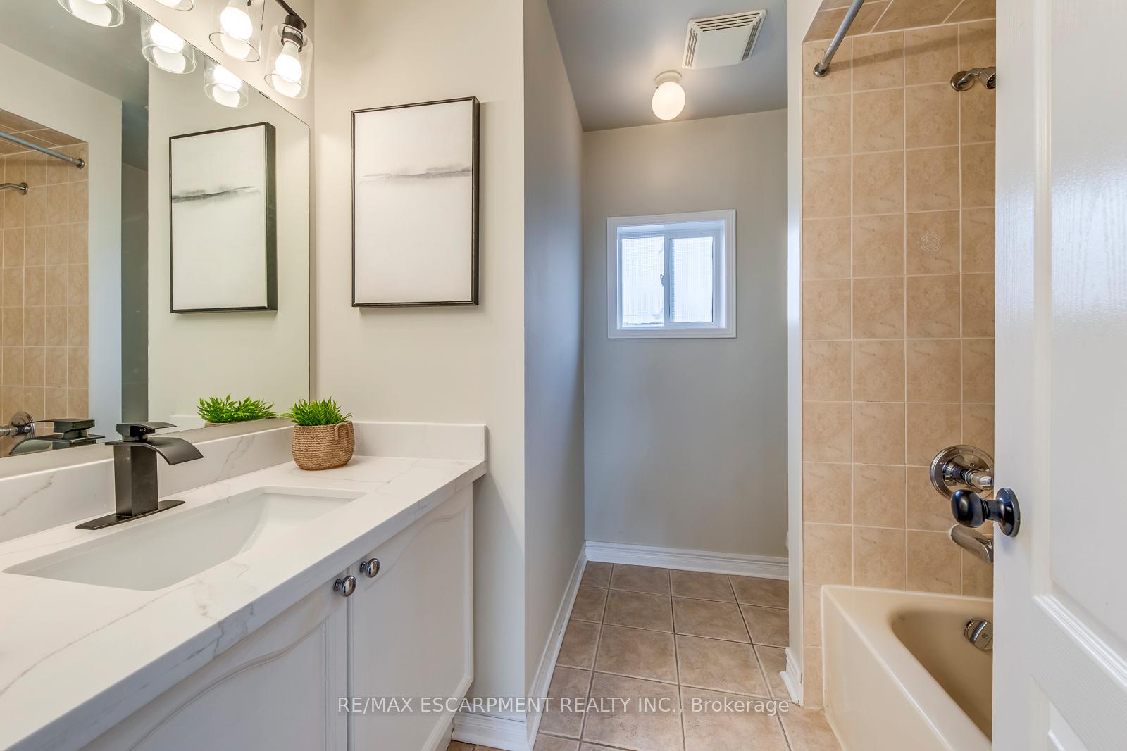Photo 33 of 5811 Page Crescent, Burlington, Orchard — HOMEH