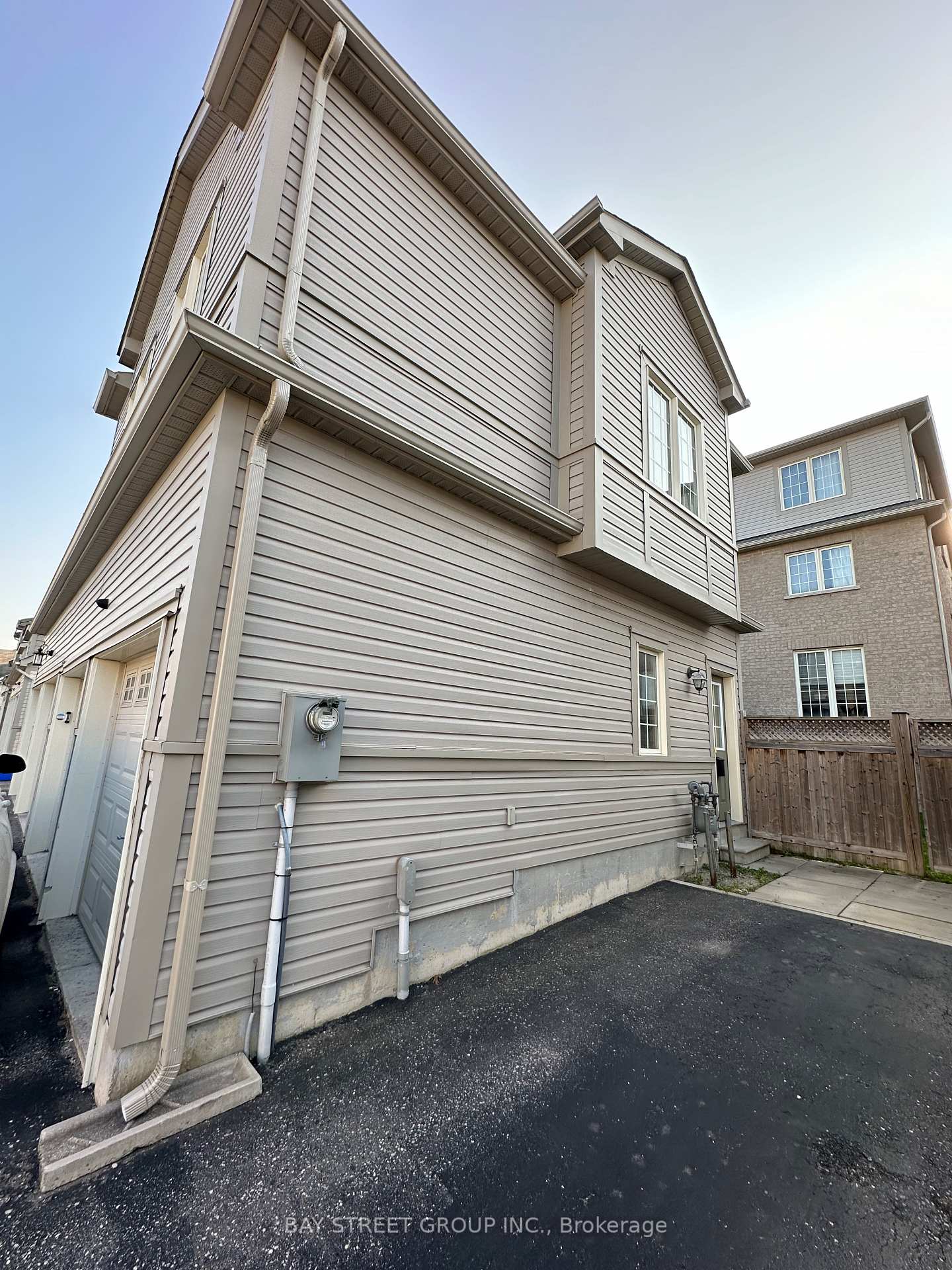 Photo 2 of Unit Coach, 21 Duncan Road, Markham, Cornell — HOMEH