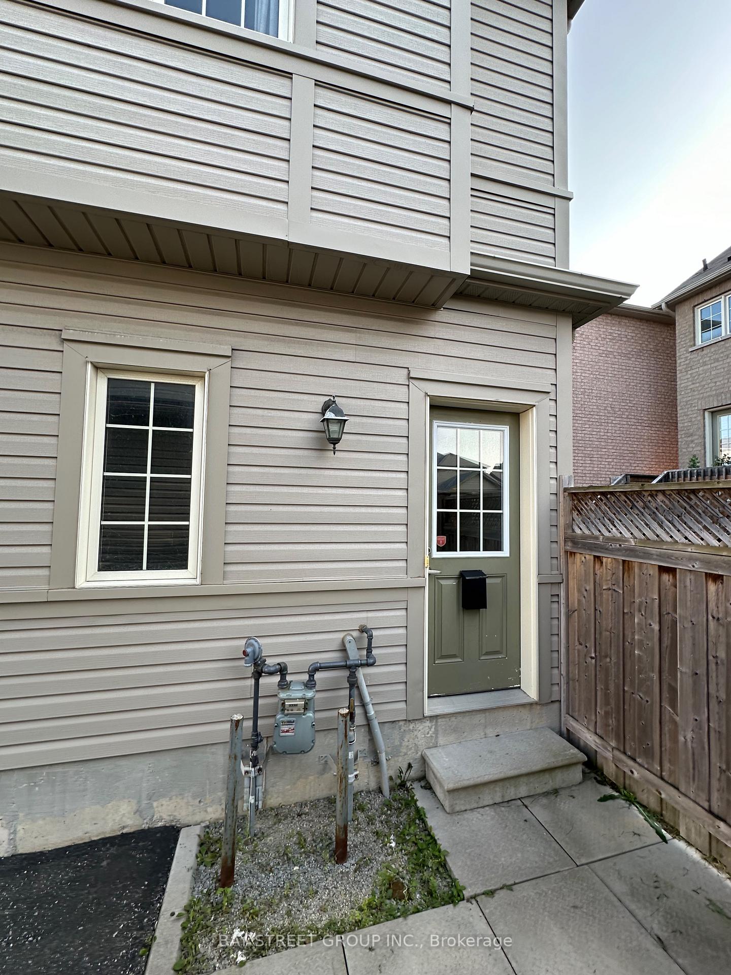 Photo 3 of Unit Coach, 21 Duncan Road, Markham, Cornell — HOMEH