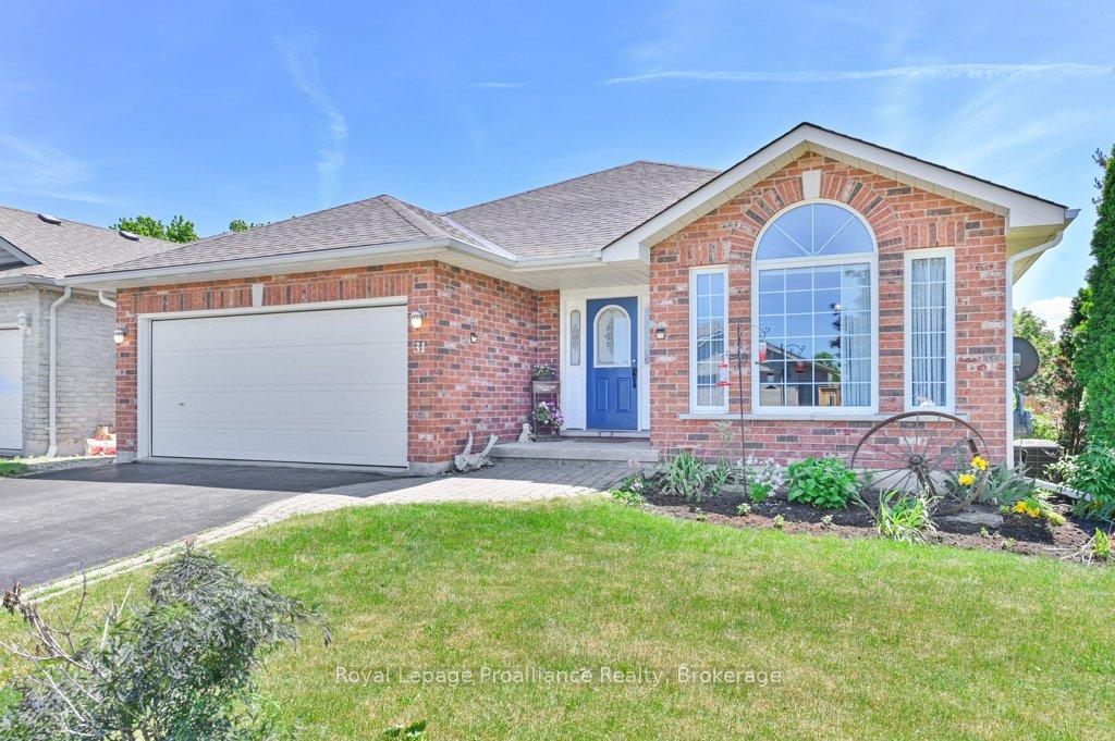 Photo 2 of 31 Hemlock Crescent, Belleville, Belleville Ward — HOMEH