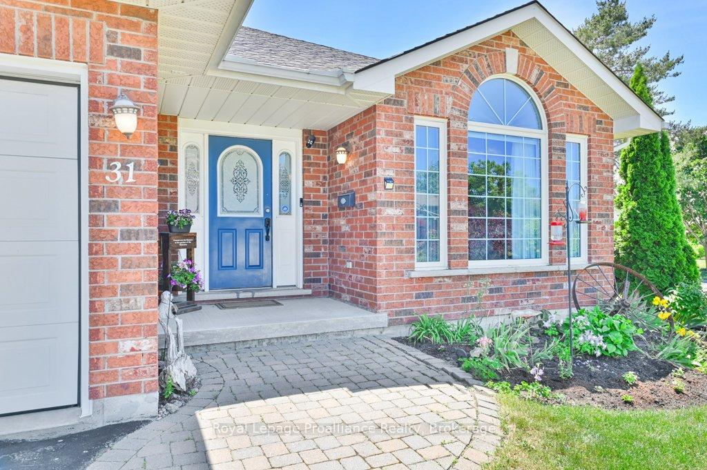 Photo 4 of 31 Hemlock Crescent, Belleville, Belleville Ward — HOMEH