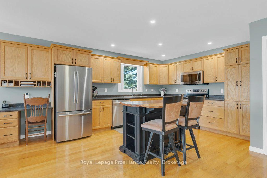 Photo 7 of 31 Hemlock Crescent, Belleville, Belleville Ward — HOMEH