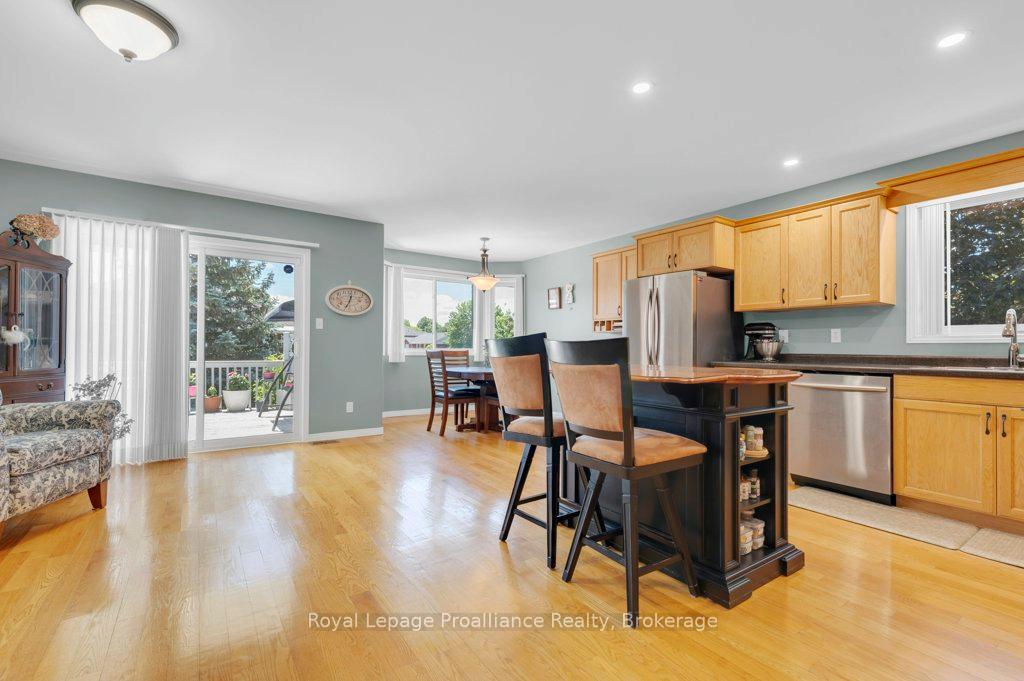 Photo 8 of 31 Hemlock Crescent, Belleville, Belleville Ward — HOMEH