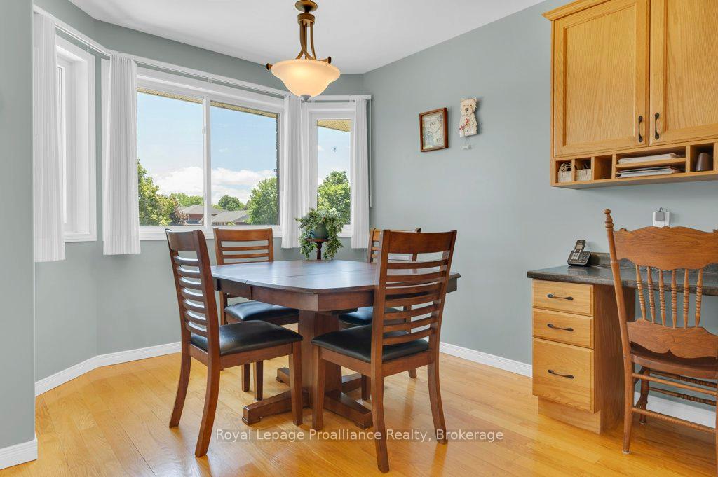 Photo 12 of 31 Hemlock Crescent, Belleville, Belleville Ward — HOMEH
