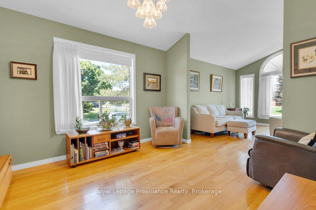 Photo 16 of 31 Hemlock Crescent, Belleville, Belleville Ward — HOMEH