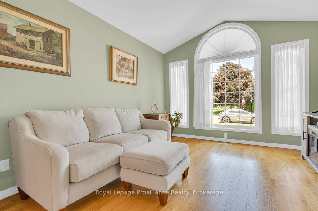 Photo 19 of 31 Hemlock Crescent, Belleville, Belleville Ward — HOMEH