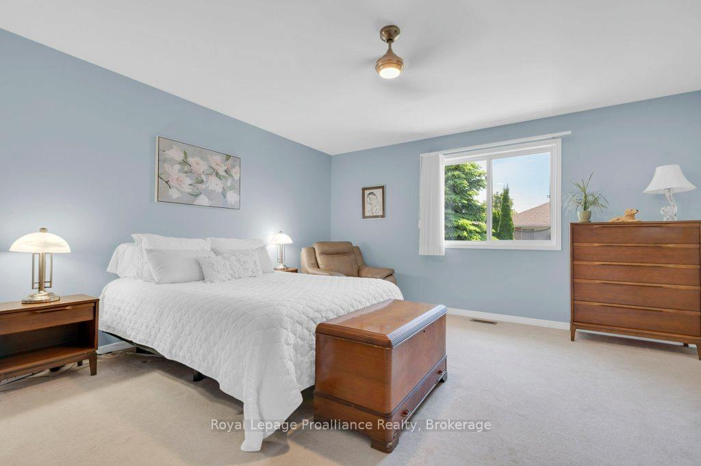 Photo 23 of 31 Hemlock Crescent, Belleville, Belleville Ward — HOMEH