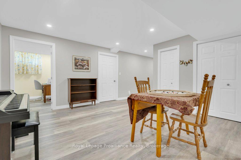 Photo 32 of 31 Hemlock Crescent, Belleville, Belleville Ward — HOMEH