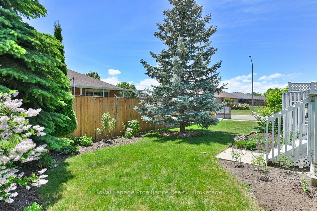 Photo 38 of 31 Hemlock Crescent, Belleville, Belleville Ward — HOMEH