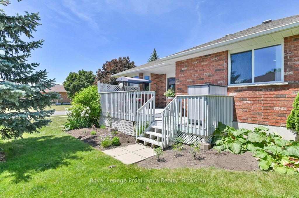 Photo 39 of 31 Hemlock Crescent, Belleville, Belleville Ward — HOMEH
