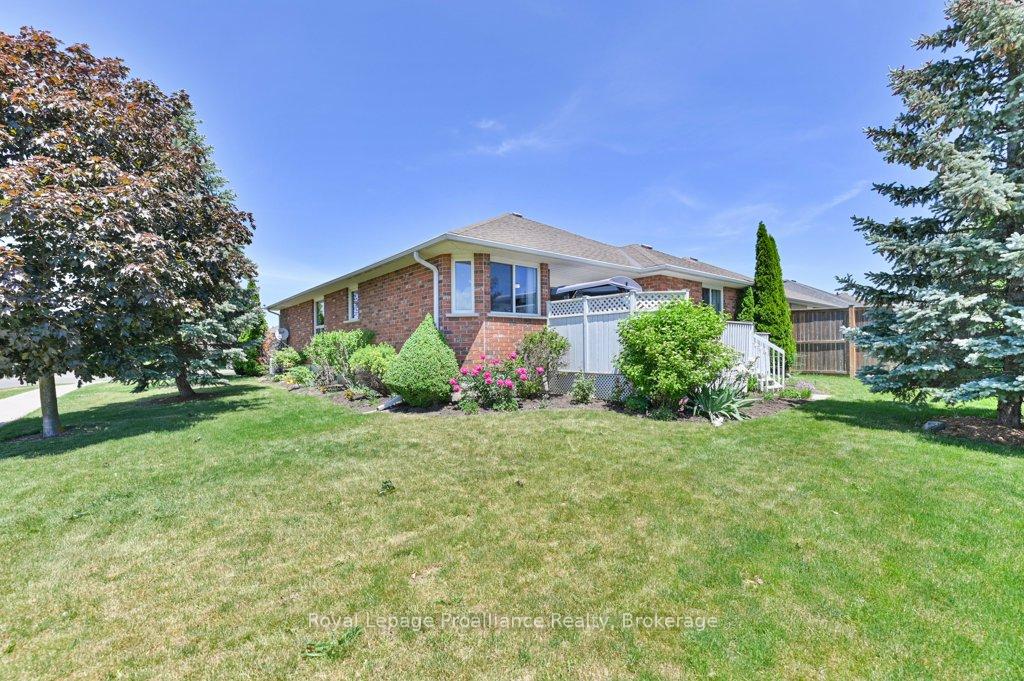 Photo 41 of 31 Hemlock Crescent, Belleville, Belleville Ward — HOMEH