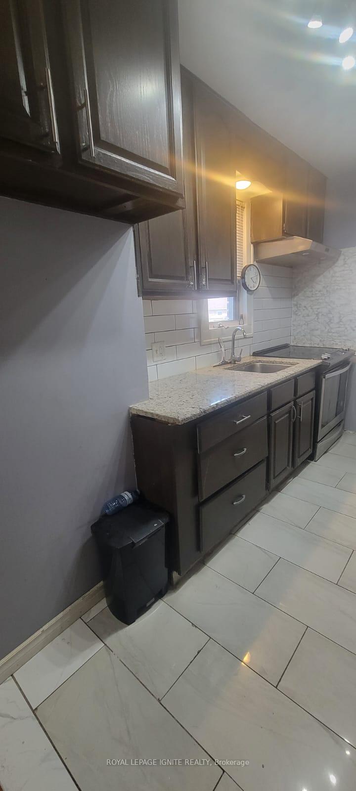 Photo 5 of 1128 Mercer Street, Windsor, Downtown Windsor — HOMEH