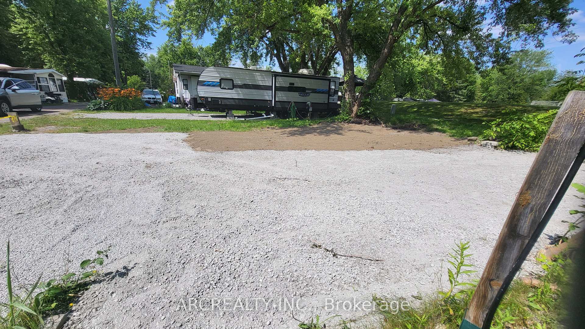 Photo 4 of 28 Horseshoe Circle, Georgina, Pefferlaw — HOMEH