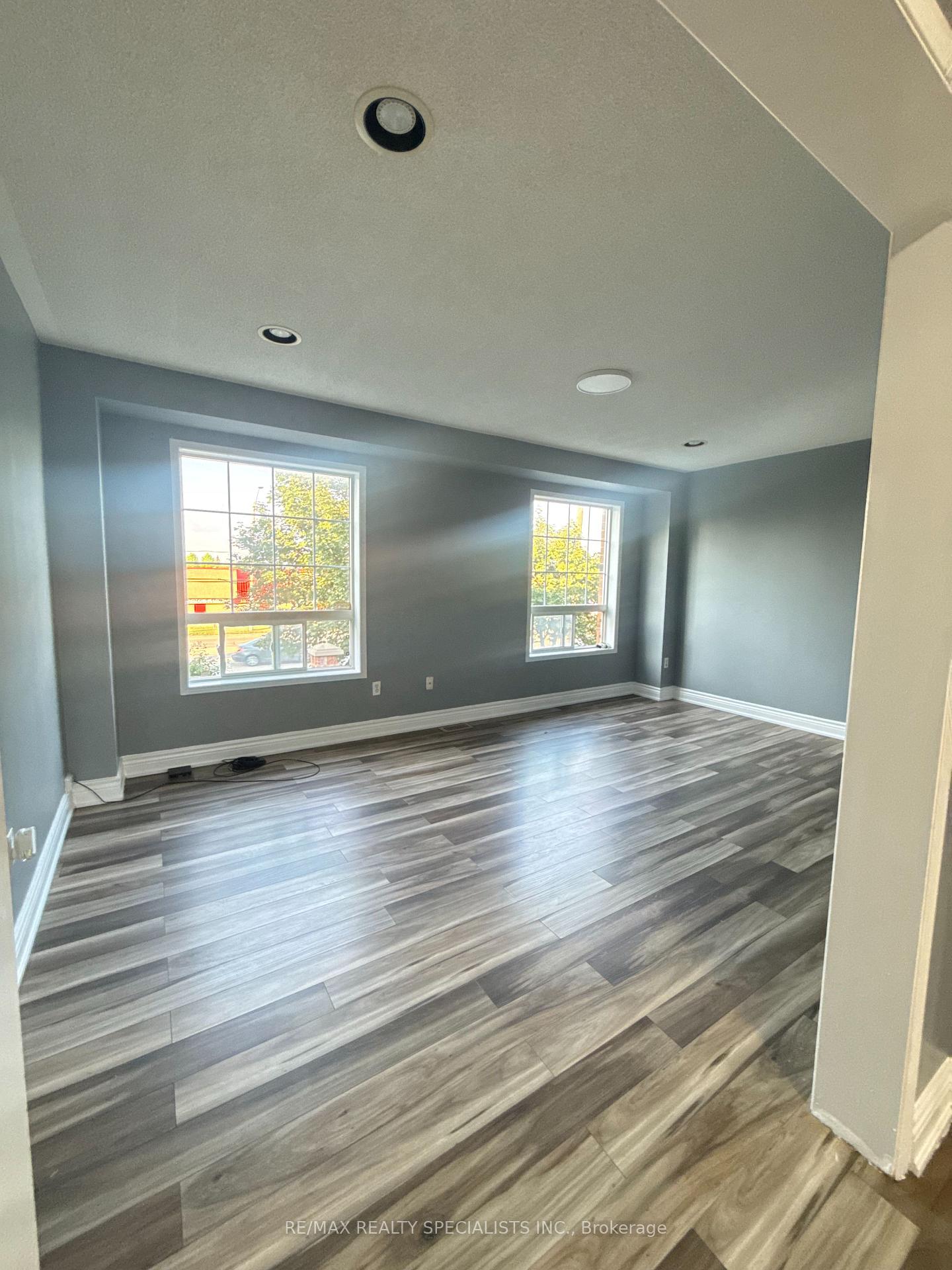 Photo 2 of Unit 51, 9800 Mclaughlin Road, Brampton, Fletcher's Creek Village — HOMEH