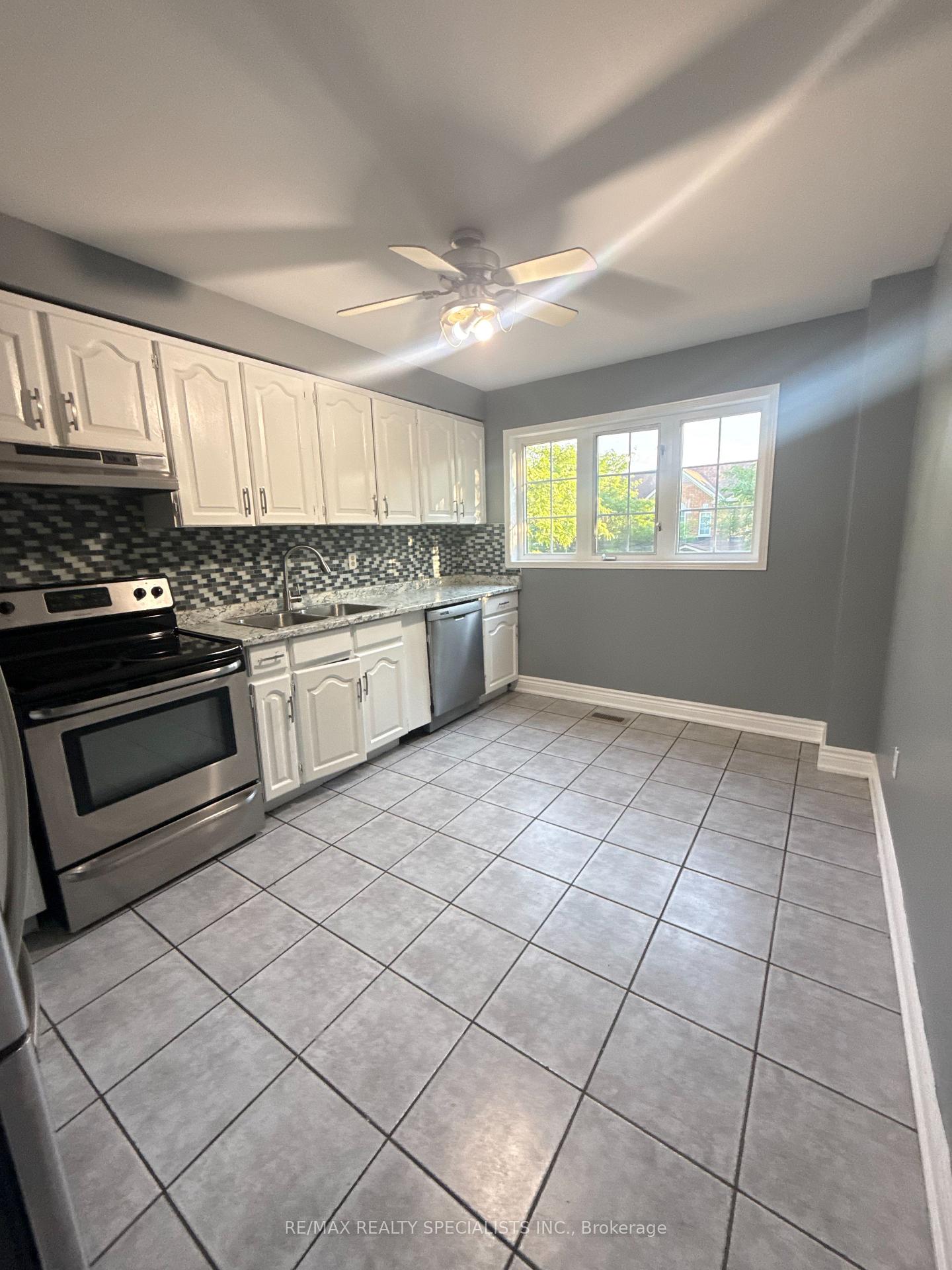 Photo 4 of Unit 51, 9800 Mclaughlin Road, Brampton, Fletcher's Creek Village — HOMEH