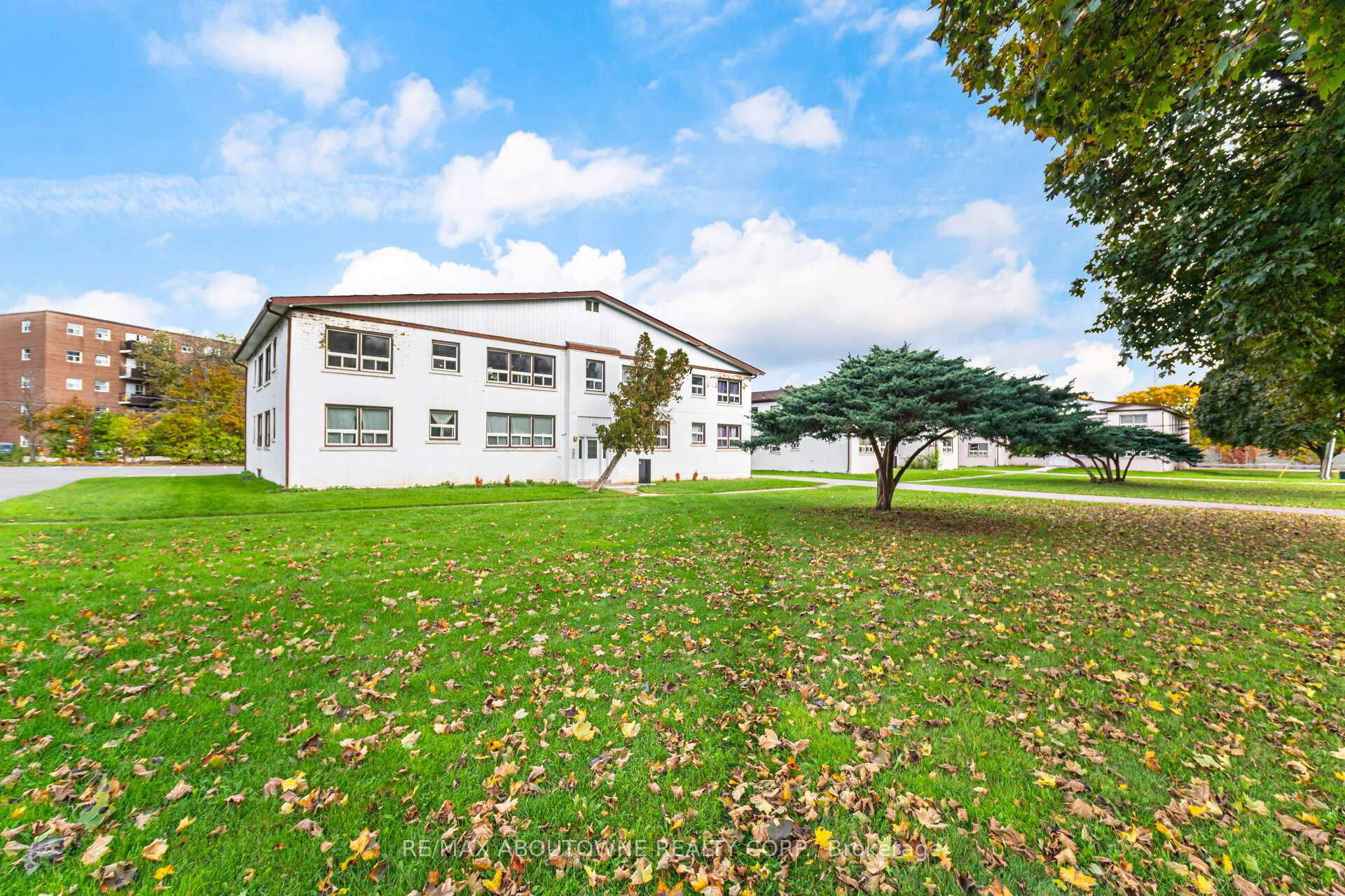 Front of Unit 3, 1031 Churchill Avenue E