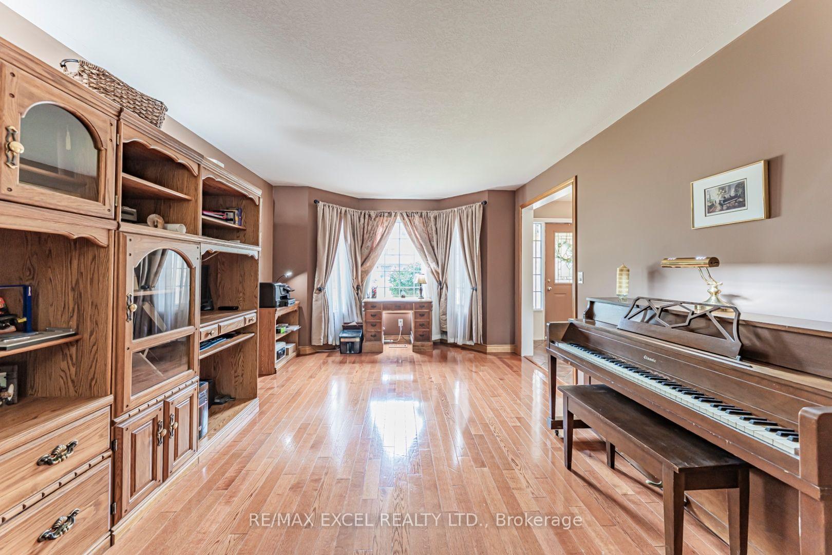 Photo 8 of 1032 Sunset Drive, Wellesley — HOMEH