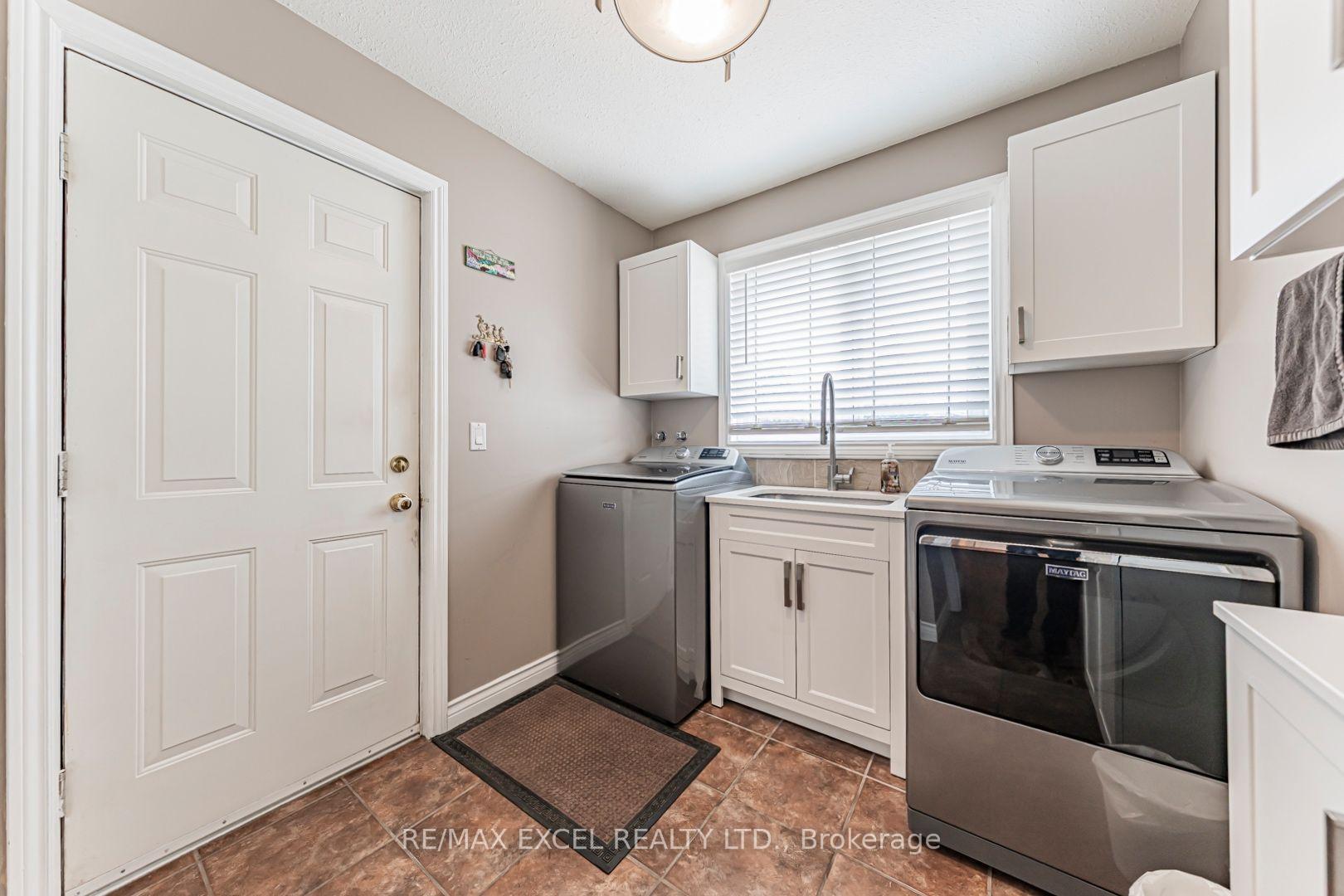 Photo 16 of 1032 Sunset Drive, Wellesley — HOMEH