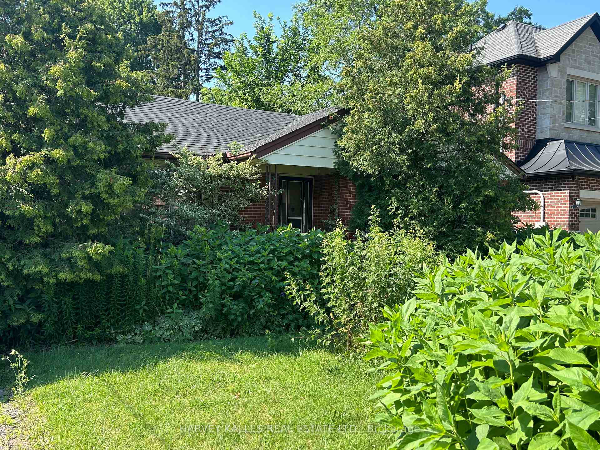 Photo 2 of 9 Downing Street, Etobicoke, Islington-City Centre West — HOMEH