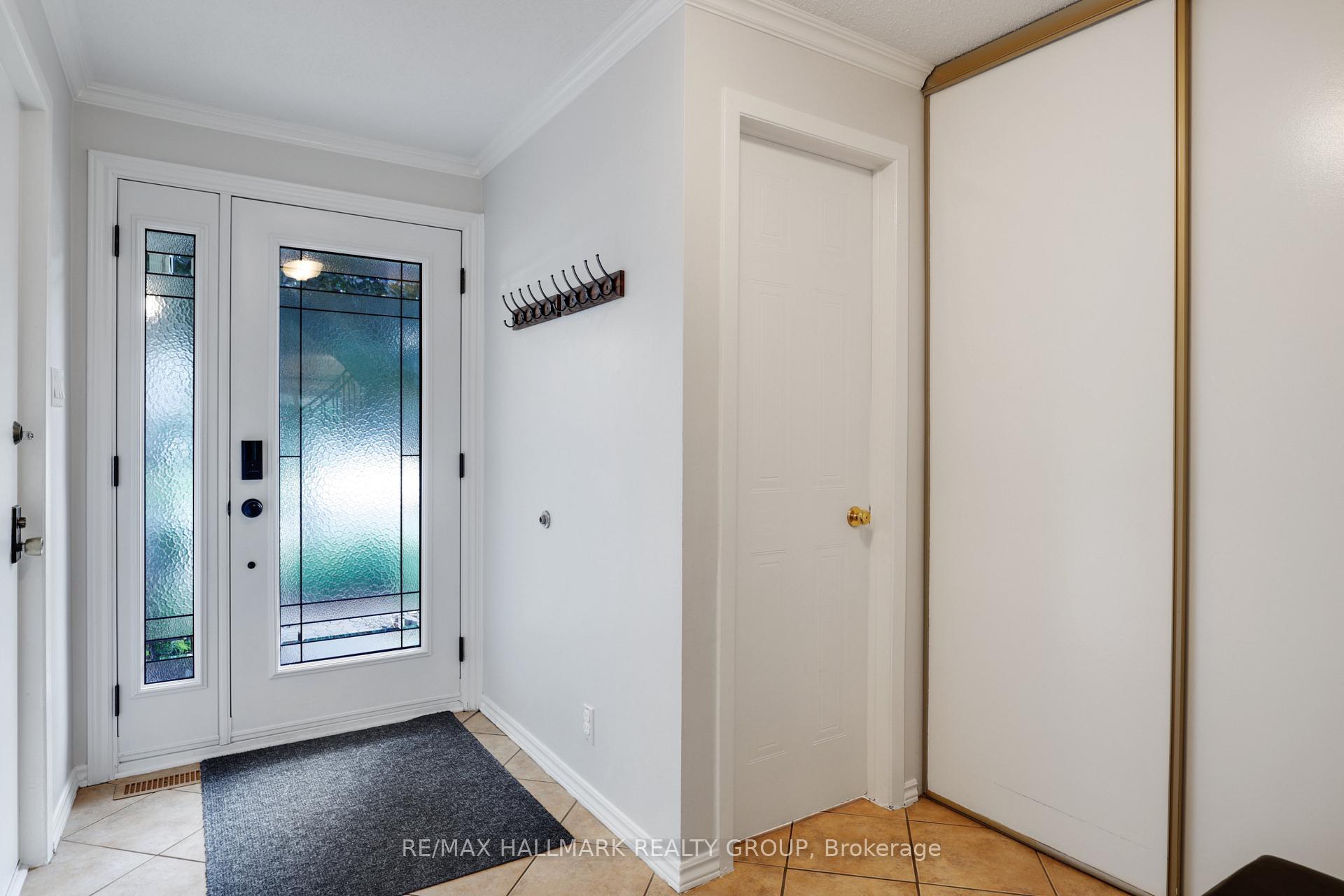 Photo 2 of 6126 Rivermill Crescent, Ottawa, Chapel Hill — HOMEH