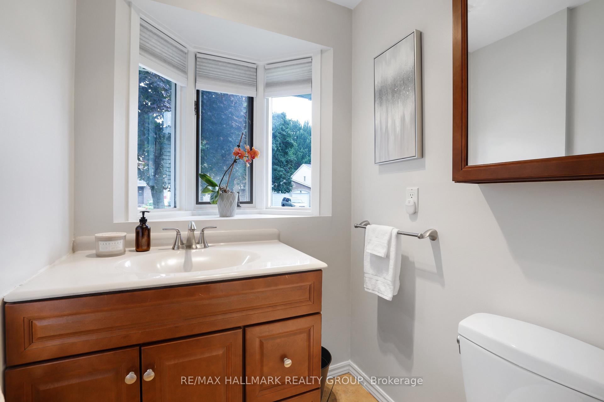 Photo 3 of 6126 Rivermill Crescent, Ottawa, Chapel Hill — HOMEH