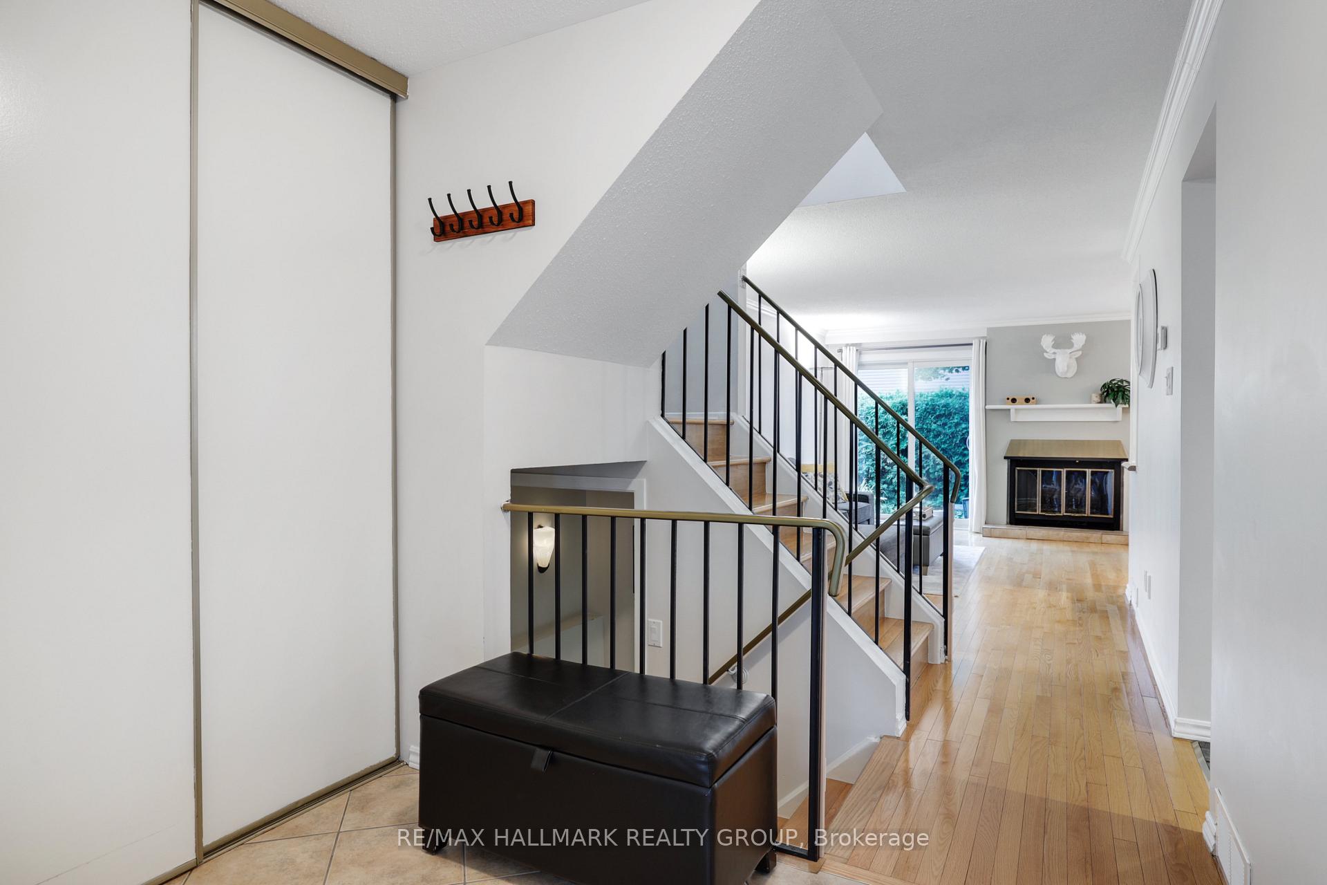 Photo 4 of 6126 Rivermill Crescent, Ottawa, Chapel Hill — HOMEH