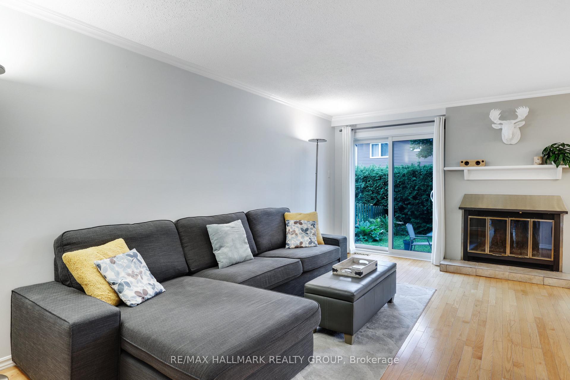Photo 5 of 6126 Rivermill Crescent, Ottawa, Chapel Hill — HOMEH