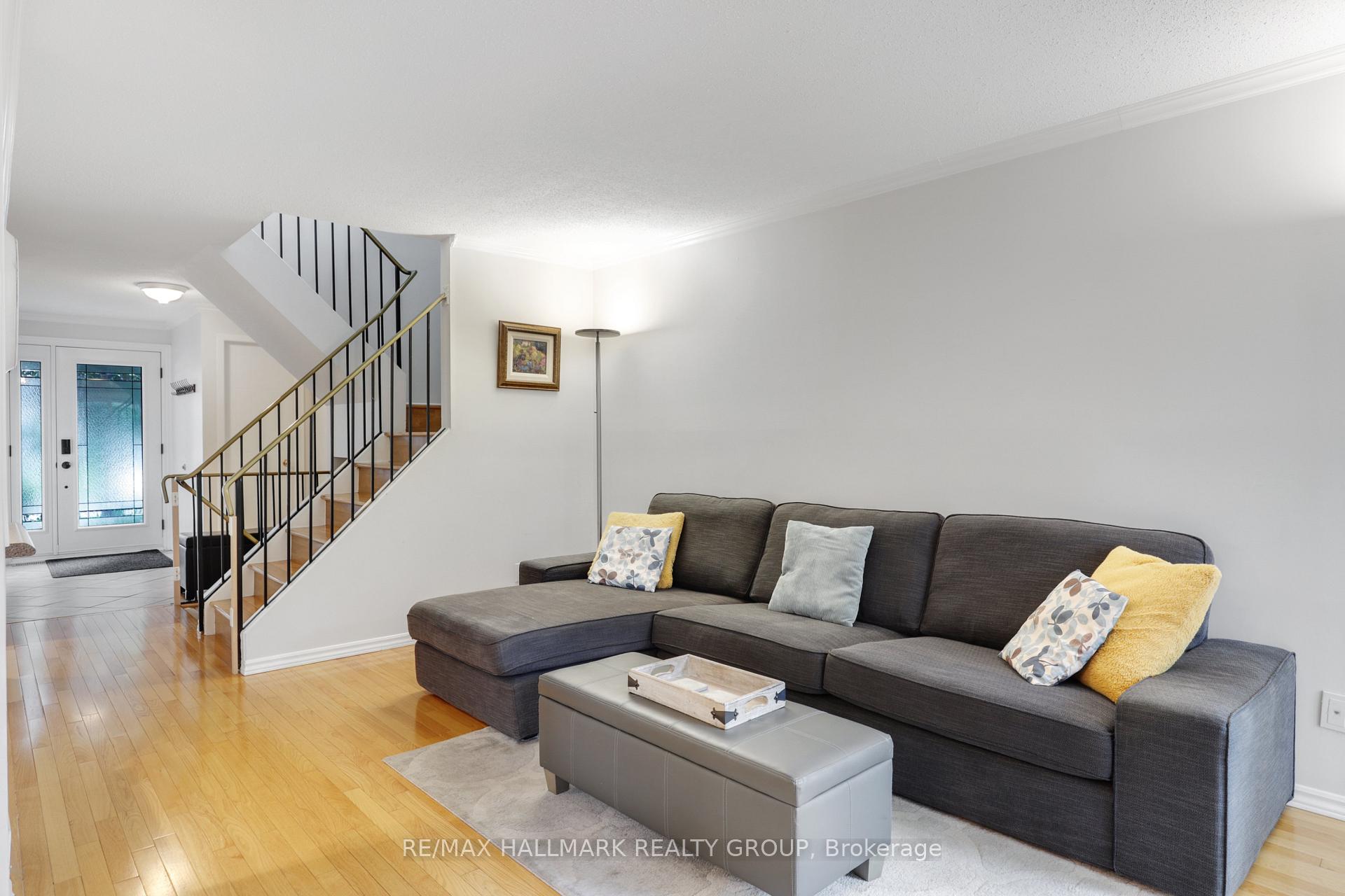 Photo 7 of 6126 Rivermill Crescent, Ottawa, Chapel Hill — HOMEH