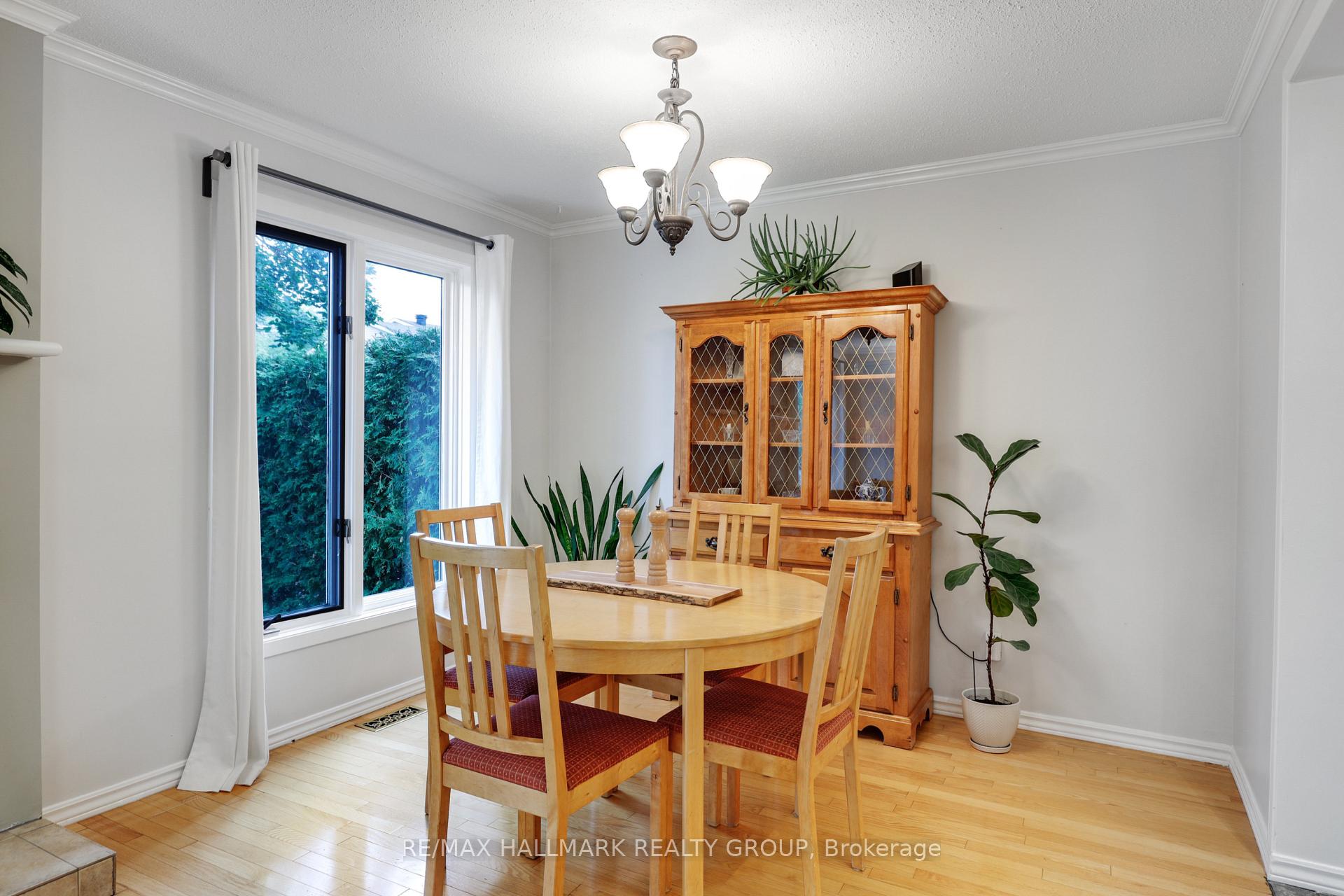 Photo 10 of 6126 Rivermill Crescent, Ottawa, Chapel Hill — HOMEH