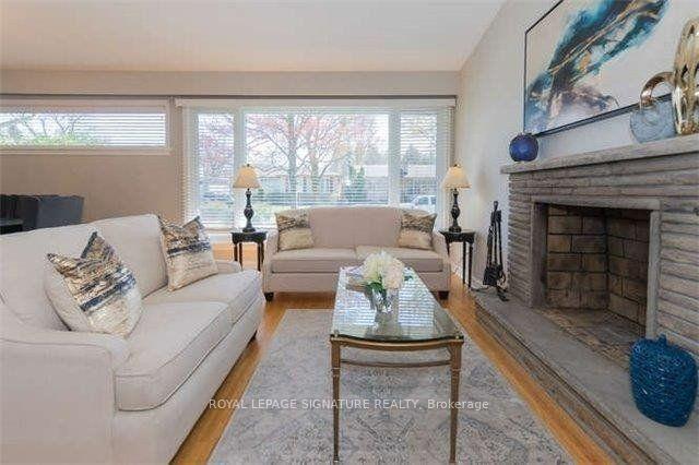 Photo 2 of 12 Lacewood Crescent, North York, Parkwoods-Donalda — HOMEH