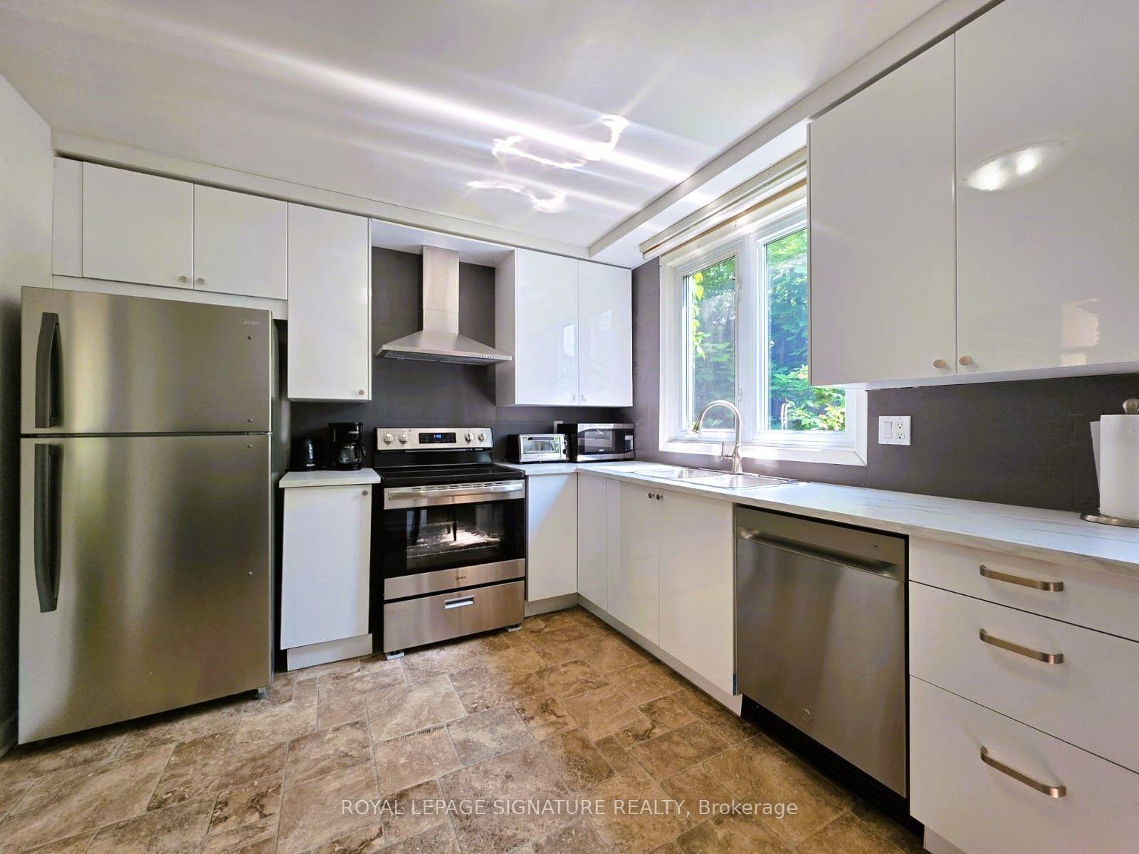 Photo 4 of 12 Lacewood Crescent, North York, Parkwoods-Donalda — HOMEH