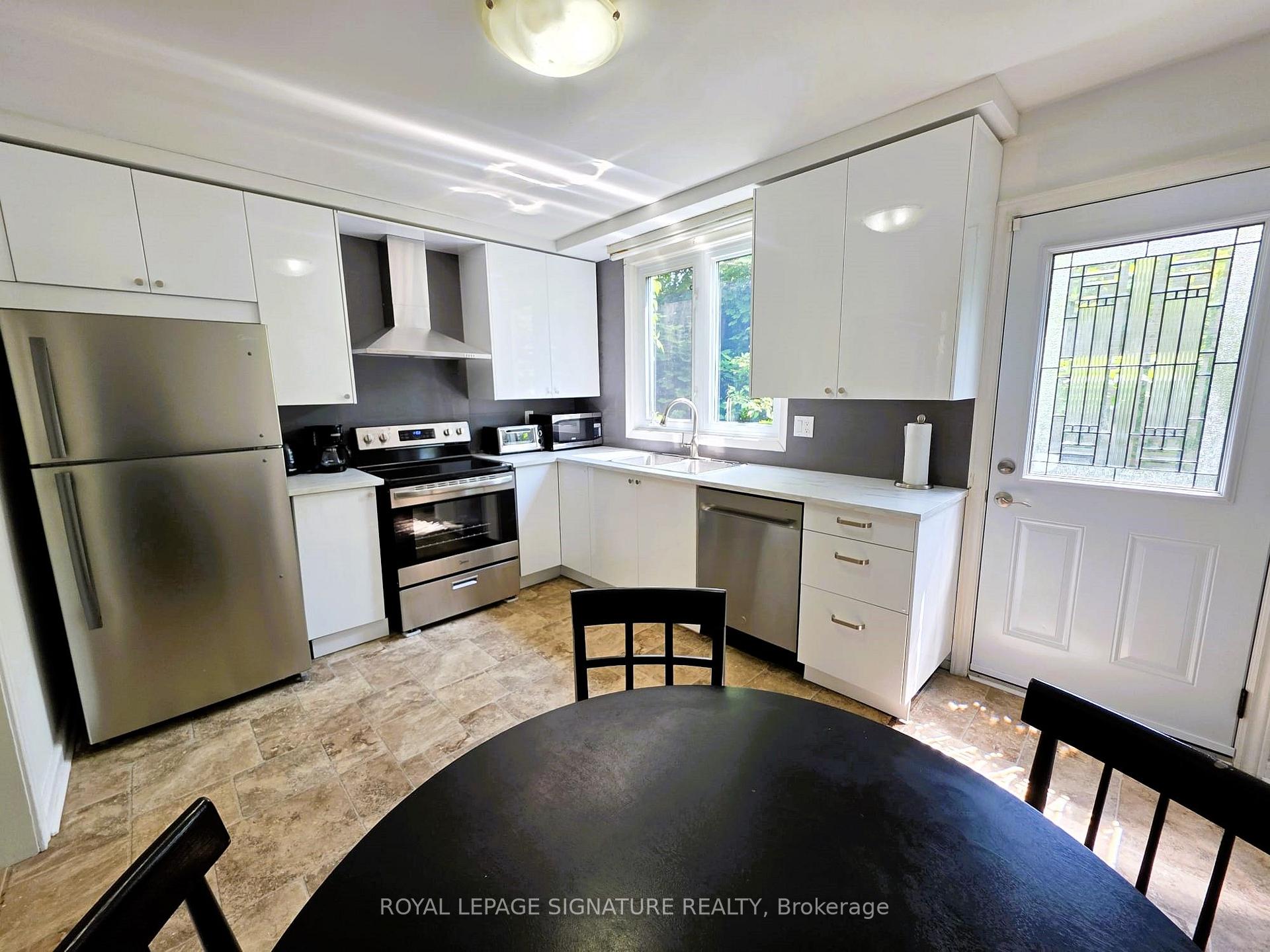 Photo 5 of 12 Lacewood Crescent, North York, Parkwoods-Donalda — HOMEH