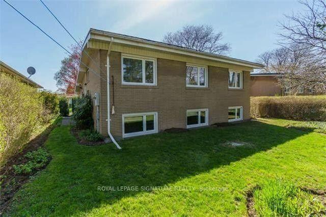 Photo 15 of 12 Lacewood Crescent, North York, Parkwoods-Donalda — HOMEH