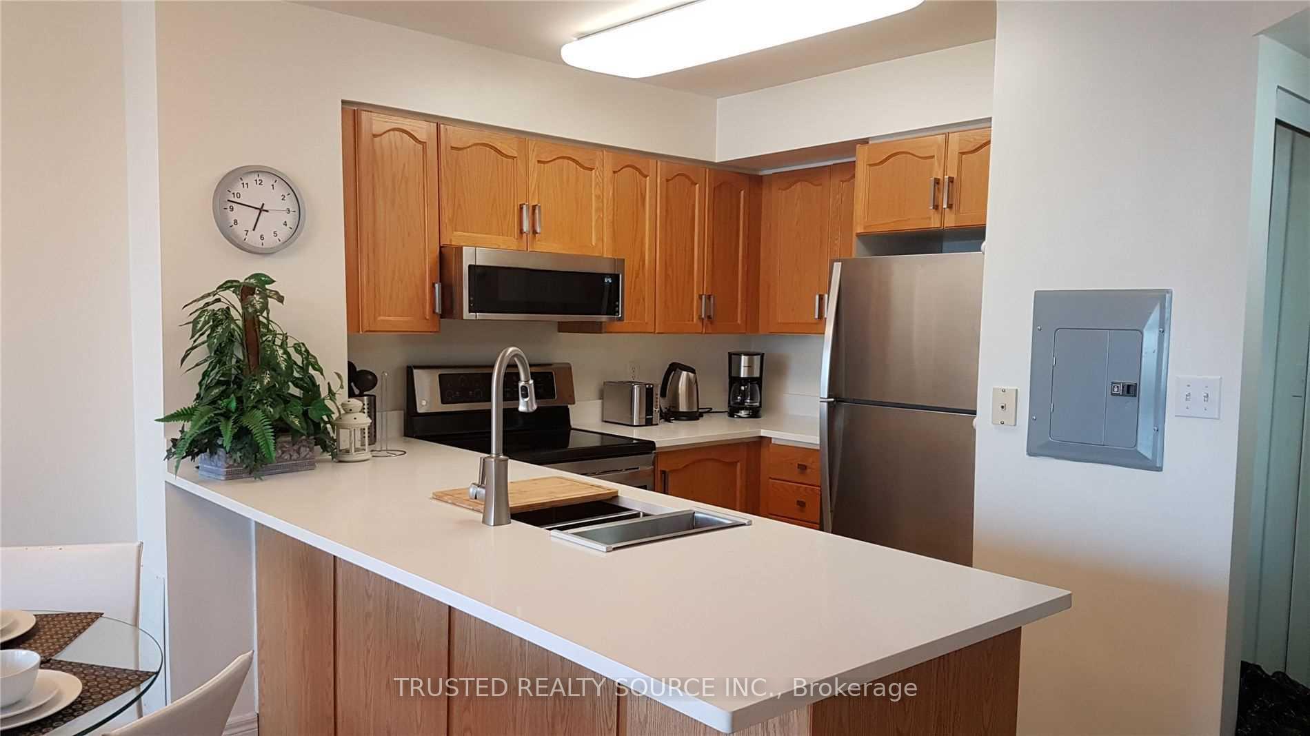 Front of Unit 1808, 43 Eglinton Avenue E