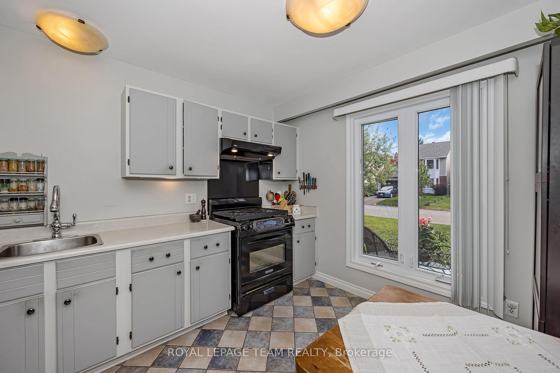 Photo 4 of 99 Melanie Crescent, Ottawa, Kanata - Glencairn/Hazeldean — HOMEH