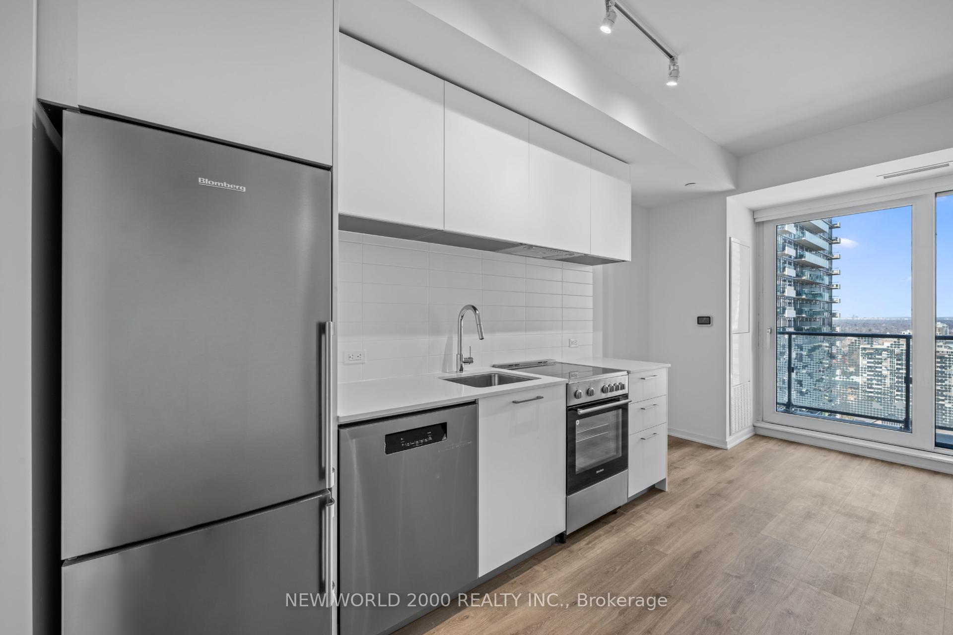 Photo 4 of Unit 1512, 101 Roehampton Avenue, Toronto, Mount Pleasant West — HOMEH