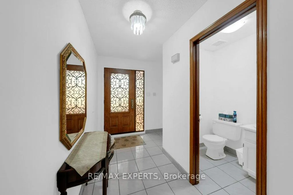 Photo 4 of 31 Waterfall Road, Vaughan, East Woodbridge — HOMEH