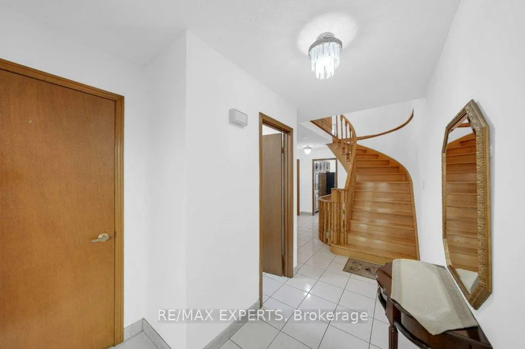 Photo 6 of 31 Waterfall Road, Vaughan, East Woodbridge — HOMEH