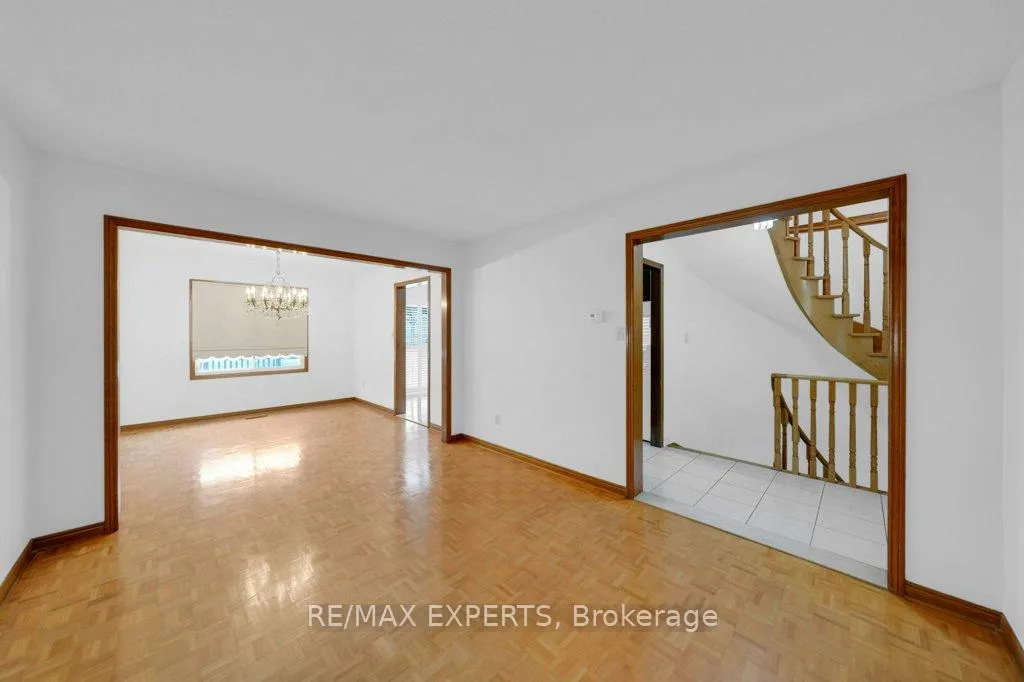 Photo 9 of 31 Waterfall Road, Vaughan, East Woodbridge — HOMEH