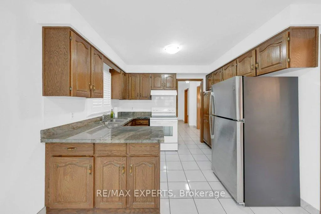 Photo 10 of 31 Waterfall Road, Vaughan, East Woodbridge — HOMEH