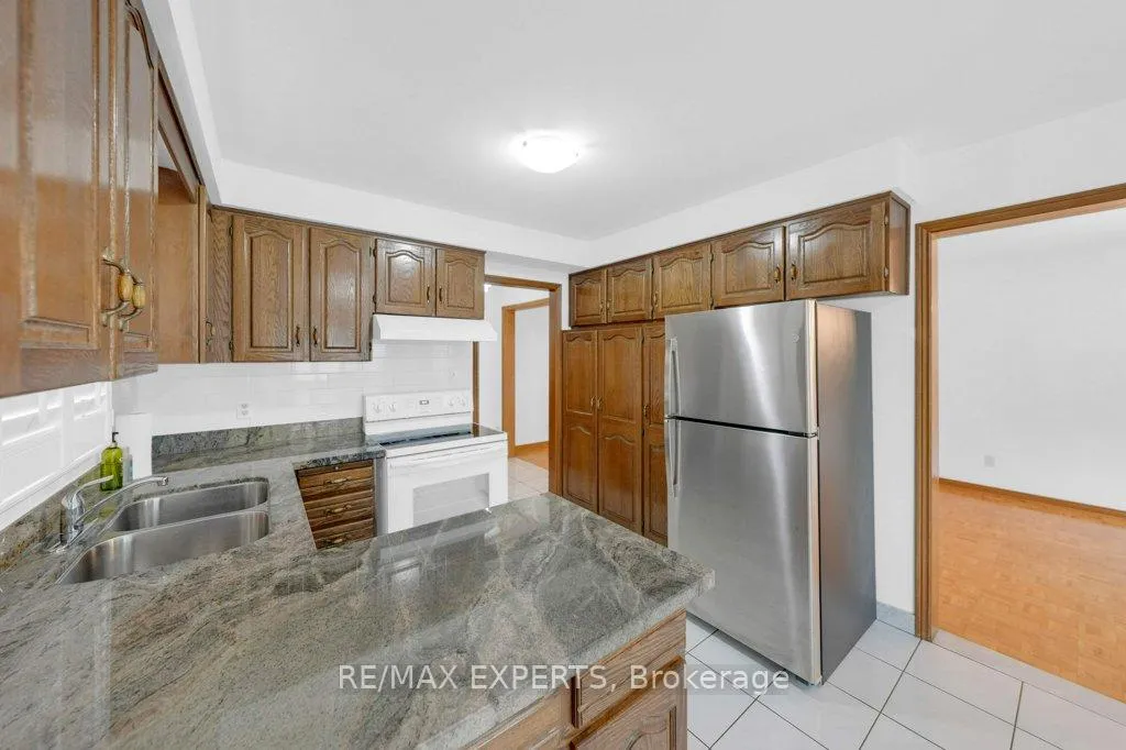 Photo 11 of 31 Waterfall Road, Vaughan, East Woodbridge — HOMEH