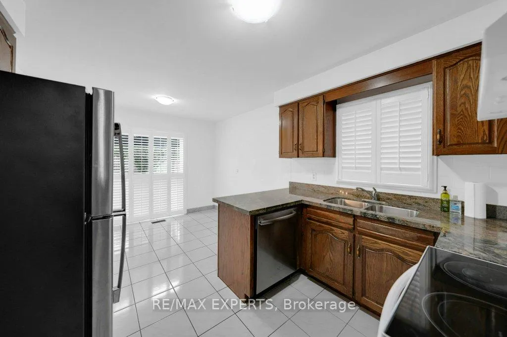 Photo 12 of 31 Waterfall Road, Vaughan, East Woodbridge — HOMEH