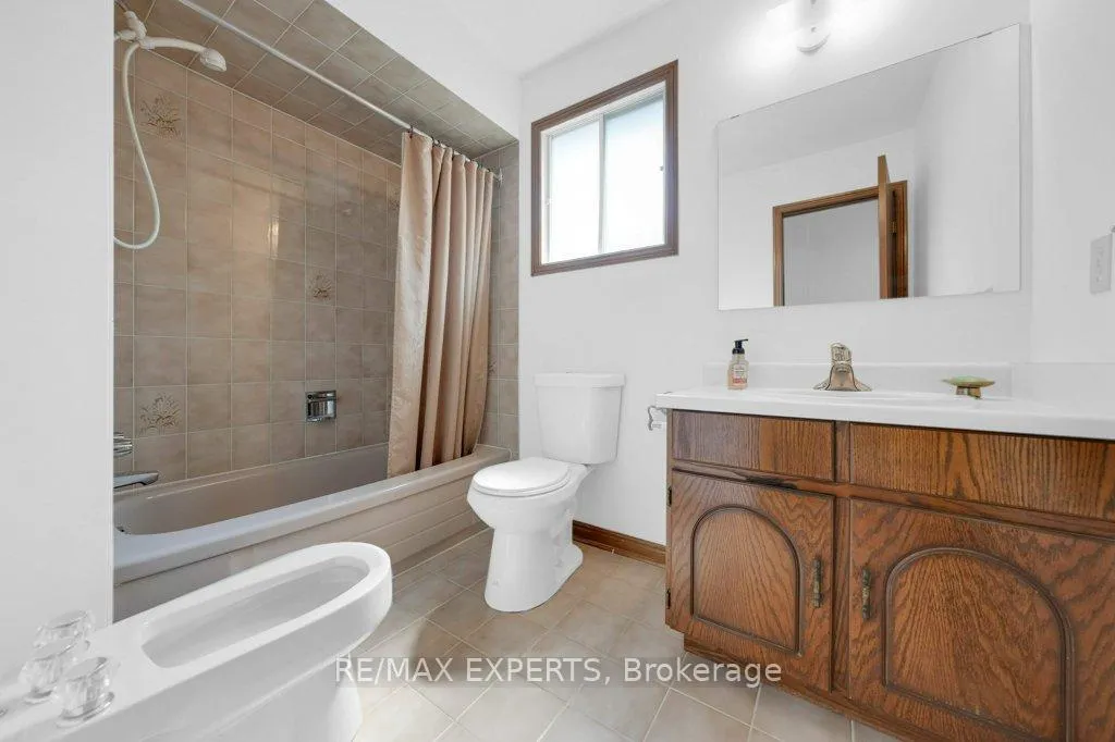 Photo 14 of 31 Waterfall Road, Vaughan, East Woodbridge — HOMEH