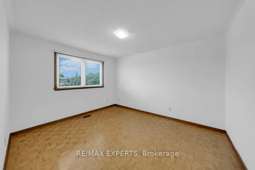 Photo 21 of 31 Waterfall Road, Vaughan, East Woodbridge — HOMEH