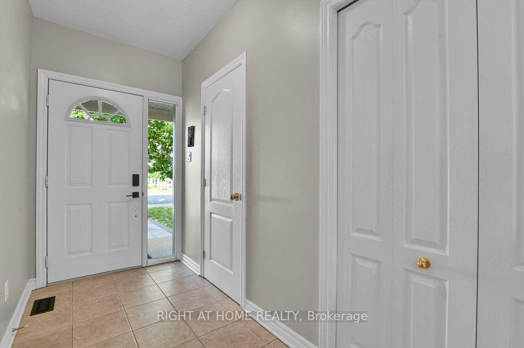 Photo 3 of 198 Deerfox Drive, Ottawa, Barrhaven - Longfields — HOMEH