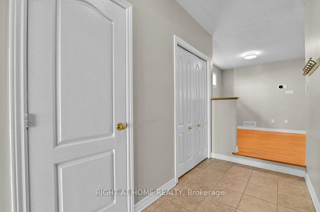 Photo 4 of 198 Deerfox Drive, Ottawa, Barrhaven - Longfields — HOMEH