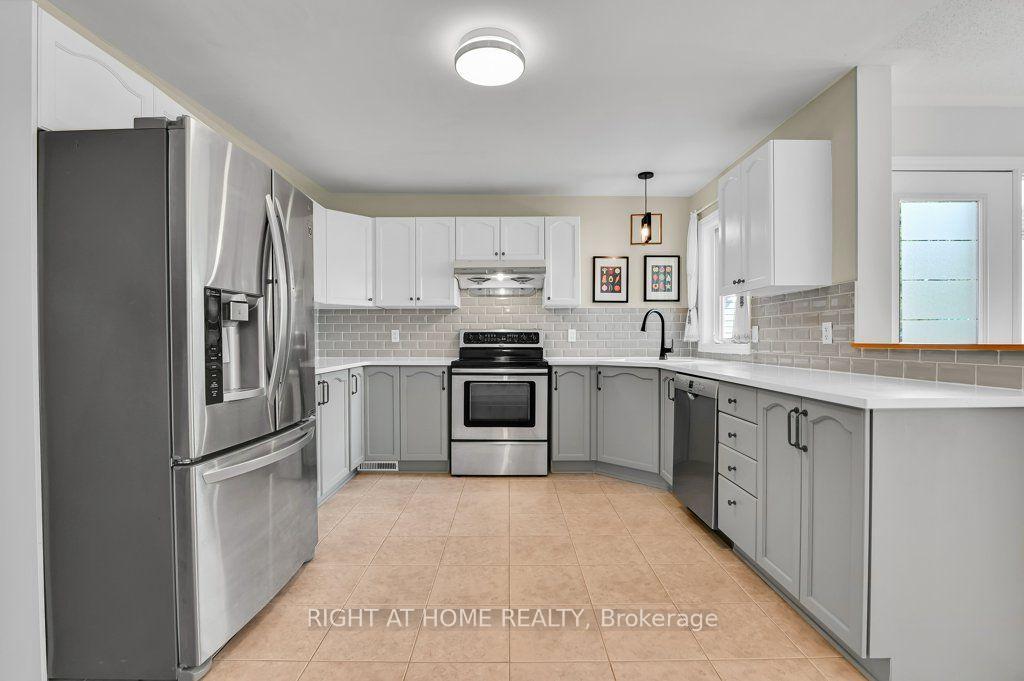 Photo 8 of 198 Deerfox Drive, Ottawa, Barrhaven - Longfields — HOMEH